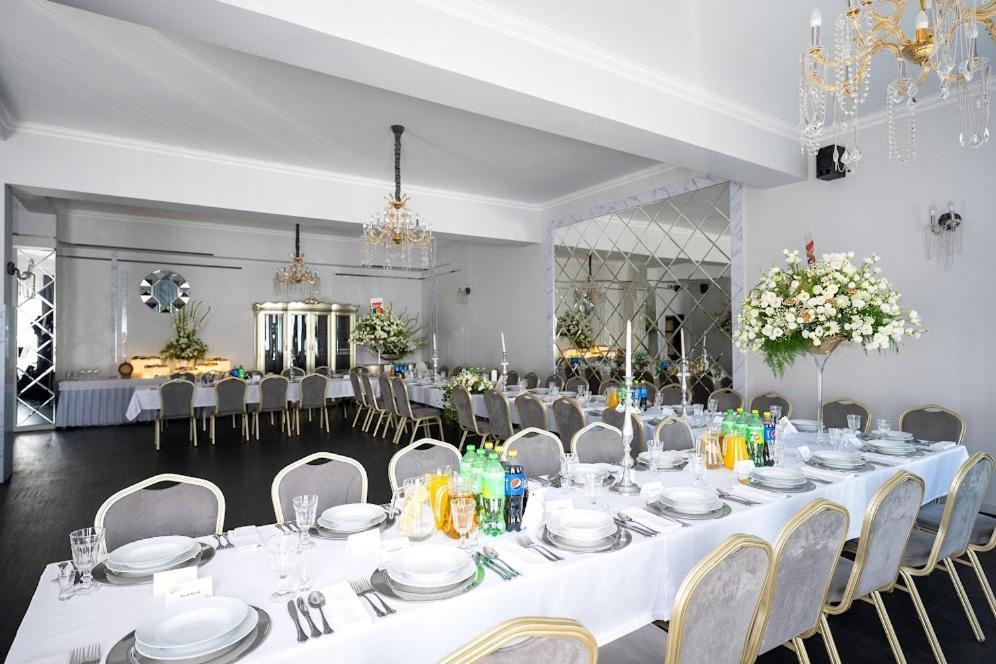 Hotel Lord Debica Экстерьер фото
