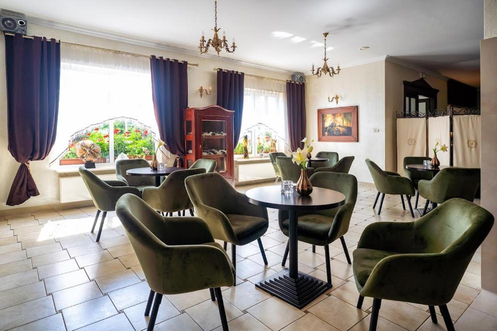 Hotel Lord Debica Экстерьер фото