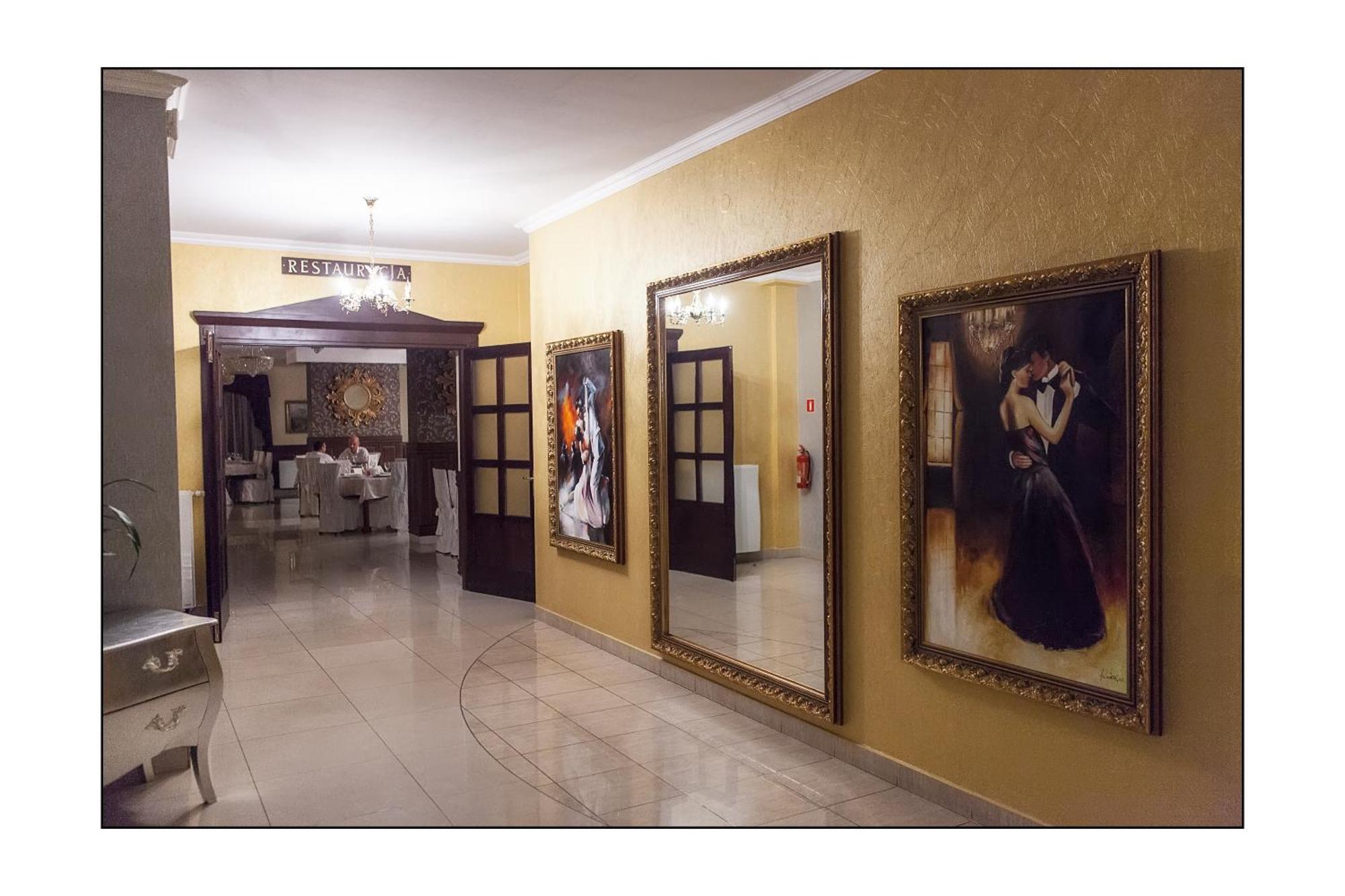 Hotel Lord Debica Экстерьер фото