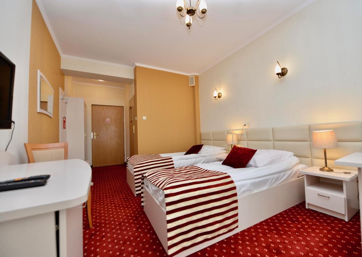 Hotel Lord Debica Экстерьер фото