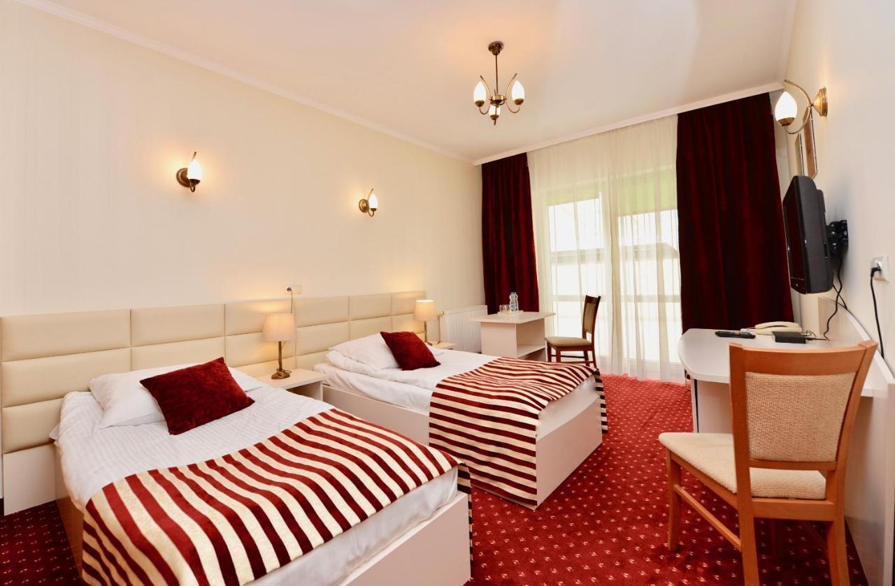 Hotel Lord Debica Экстерьер фото
